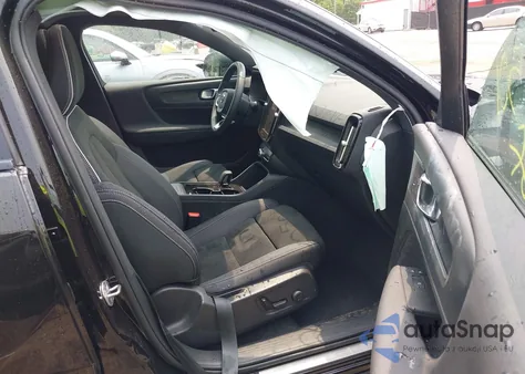 2023 Volvo C40 Recharge Pure Electric Twin Ultimate из США, поврежденный, VIN YV4ED3GM7P2048322